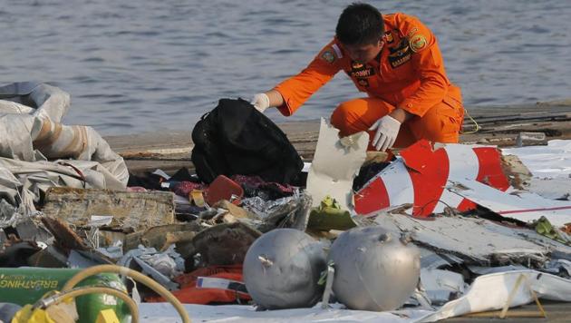 Indonesian rescue workers inspect debris believed to be from the Lion Air passenger jet that crashed off Java Island.(AP)