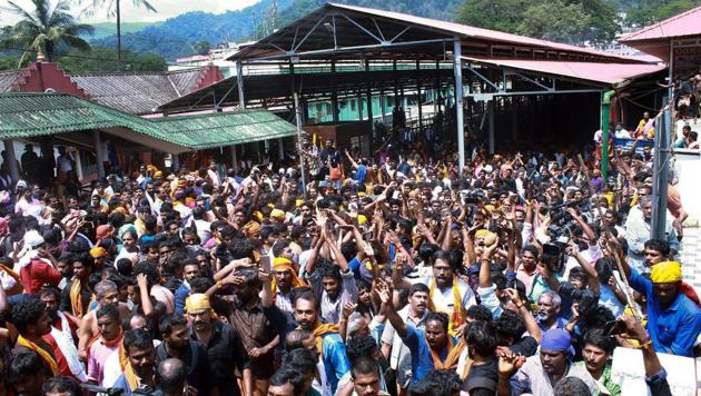 Devotees protesting as female devotees arrived to offer prayers at Sabarimala temple on Oct 21, 2018.(PTI File Photo)