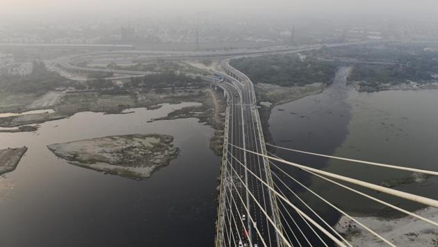 A view of newly constructed Signature Bridge at Wazirabad in New Delhi, India, on Friday, November 2, 2018.(Sanchit Khanna/HT PHOTO)