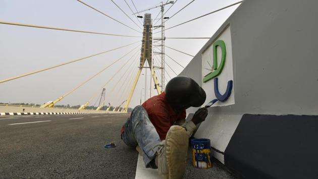 Chief Minister Arvind Kejriwal is scheduled to inaugurate the bridge and it will be thrown open for public on November 5. (Ajay Aggarwal / HT Photo) Chief Minister Arvind Kejriwal is scheduled to inaugurate the bridge and it will be thrown open for public on November 5. (Ajay Aggarwal / HT Photo)