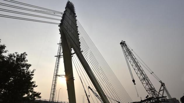 The bridge will have a 154-metre-high glass viewing box, which is double the height of Qutub Minar, where visitors will be able to enjoy a panoramic view of the city from. The elevators area likely to be operational in two months. (Ajay Aggarwal / HT Photo) The bridge will have a 154-metre-high glass viewing box, which is double the height of Qutub Minar, where visitors will be able to enjoy a panoramic view of the city from. The elevators area likely to be operational in two months. (Ajay Aggarwal / HT Photo)