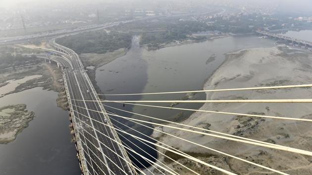 People will be taken to the top of the bridge in four elevators with a total capacity of carrying 50 people. Still under construction, the deck will not be available for public use for at least another three months, according to media reports. (Ajay Aggarwal / HT Photo) People will be taken to the top of the bridge in four elevators with a total capacity of carrying 50 people. Still under construction, the deck will not be available for public use for at least another three months, according to media reports. (Ajay Aggarwal / HT Photo)