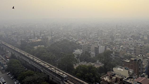 Pollution levels in Delhi are likely to spike to the ‘severe’ category from November 5, experts have said.(Sanchit Khanna/HT PHOTO)