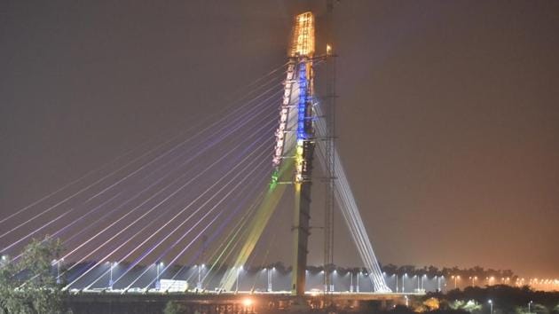 Top facts of Delhi Signature Bridge: It is being projected as India’s first asymmetrical cable-stayed bridge, with the gesture ‘namaste’.(HT Photo/Sonu Mehta)