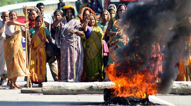 Members of Bengali community burn tyres to block a road during 'Bandh' over the killing of five people by suspected (I) insurgents .(PTI)