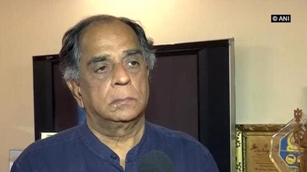 Pahlaj Nihalani says his film Rangeela Raja has no vulgarity.