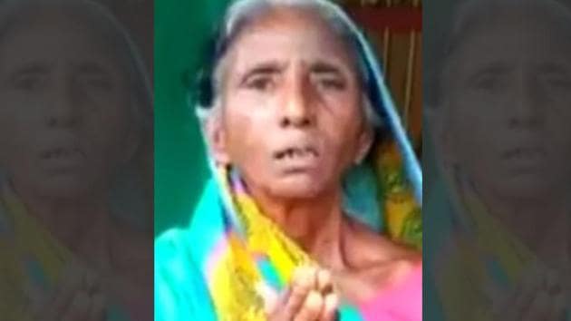 A video clip showing AmleshDevi (in picture) who is a native of Samadhpura village in Bihar’s Darbangha district, buried in earth upto her neck has been widely shared on social media. (HT Photo) A video clip showing AmleshDevi (in picture) who is a native of Samadhpura village in Bihar’s Darbangha district, buried in earth upto her neck has been widely shared on social media. (HT Photo)