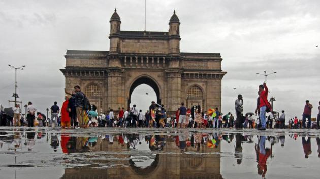 A ferry service between Gateway of India in south Mumbai and Nerul in Navi Mumbai is likely to begin by February, 2019, reducing the travel time between the two cities from two hours to around 30 minutes.(HT File Photo)