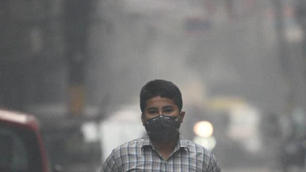Delhi woke up to a thick blanket of hazy dust with the air remaining toxic two days ahead of Diwali and the weather office warning of worse air quality days ahead. Northwesterly winds are likely to bring pollutants to Delhi’s air from Punjab and Haryana, where farm fires are continuing though the numbers of such cases are seeing a gradual decline. (Raj K Raj / HT Photo) Delhi woke up to a thick blanket of hazy dust with the air remaining toxic two days ahead of Diwali and the weather office warning of worse air quality days ahead. Northwesterly winds are likely to bring pollutants to Delhi’s air from Punjab and Haryana, where farm fires are continuing though the numbers of such cases are seeing a gradual decline. (Raj K Raj / HT Photo)