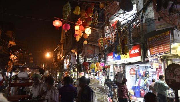 TheSadar Bazar market in Delhi. Wholesale and retail dealers in this and other markets in Old Delhi want the confusion around permits for selling old stock of firecrackers clarified. (Sanjeev Verma/HT PHOTO) TheSadar Bazar market in Delhi. Wholesale and retail dealers in this and other markets in Old Delhi want the confusion around permits for selling old stock of firecrackers clarified. (Sanjeev Verma/HT PHOTO)