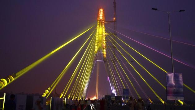 A view of the Signature bridge during the laser show after its inauguration in New Delhi, India, on Sunday, November 4, 2018.(Raj K Raj/HT PHOTO)