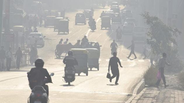 Smog still made its presence felt on Tuesday, seen here at Shadipur. Levels of PM2.5 had shot up nearly five times in 24 hours – a phenomenon not recorded in the three years since hourly monitoring began for the region. Sunday was the best November day since 2015. Scientists from government agencies said they expected pollution to increase but were taken aback by how fast it happened. (Sanchit Khanna / HT Photo) Smog still made its presence felt on Tuesday, seen here at Shadipur. Levels of PM2.5 had shot up nearly five times in 24 hours – a phenomenon not recorded in the three years since hourly monitoring began for the region. Sunday was the best November day since 2015. Scientists from government agencies said they expected pollution to increase but were taken aback by how fast it happened. (Sanchit Khanna / HT Photo)