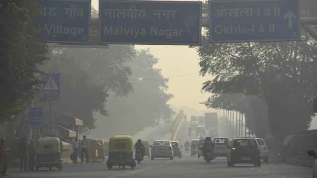A view of heavy smog near Hauz Khas Metro station. The average Air Quality Index (AQI) value shot up from 171 on Sunday to 426 on Monday, settling in the ‘severe’ category. According to the System of Air Quality and Weather Forecasting And Research (Safar), at least 33% of the pollutants originated from fires in farms in Punjab and Haryana. (Amal KS / HT Photo) A view of heavy smog near Hauz Khas Metro station. The average Air Quality Index (AQI) value shot up from 171 on Sunday to 426 on Monday, settling in the ‘severe’ category. According to the System of Air Quality and Weather Forecasting And Research (Safar), at least 33% of the pollutants originated from fires in farms in Punjab and Haryana. (Amal KS / HT Photo)
