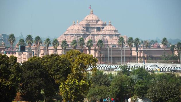 Akshardham Temple with a bluer sky and sunshine in stark contrast to the smoggy grey from a day prior that had blotted everything out. Experts said that at this point, it was crucial that officials in NCR made sure that restrictions in place to curb local emissions were being followed and that commuters rely instead on public transport to minimise the use of private vehicles. (Mohd Zakir / HT Photo) 
