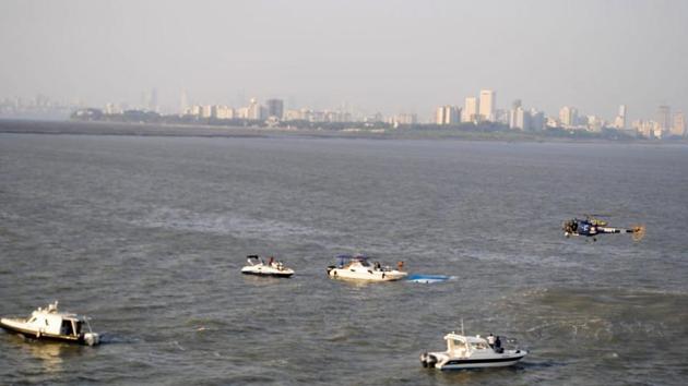 One drowned as a boat carrying Maharashtra chief secretary capsized off Mumbai coast on October 24. (HT Photo) One drowned as a boat carrying Maharashtra chief secretary capsized off Mumbai coast on October 24. (HT Photo)