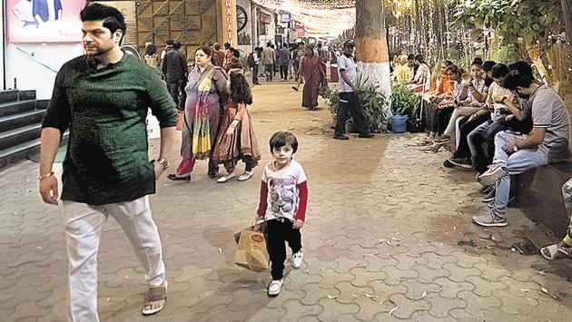 The markets of Malviya Nagar are brimming with activity. (Sarang Gupta/Hindustan Times) The markets of Malviya Nagar are brimming with activity. (Sarang Gupta/Hindustan Times)