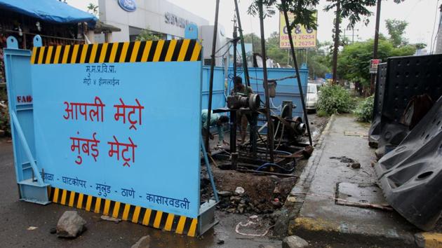 Metro 4 work at Patlipada Ghodbunder road.(HT PHOTO)