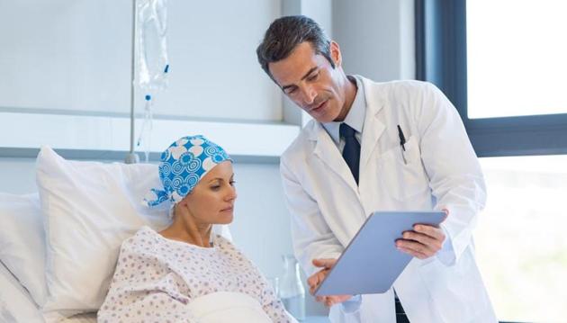 A doctor showing medical records to cancer patient in a hospital ward.(PHOTO FOR REPRESENTATION PURPOSE ONLY) A doctor showing medical records to cancer patient in a hospital ward.(PHOTO FOR REPRESENTATION PURPOSE ONLY)