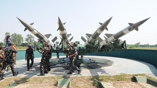 Adviser to the Pakistan National Command Authority Lt Gen (retd) Khalid Kidwai said his country would not follow India in developing a defence system against ballistic missiles, but would “continue to seek to redress imbalances caused by India’s moves”.(HT/Picture for representation)