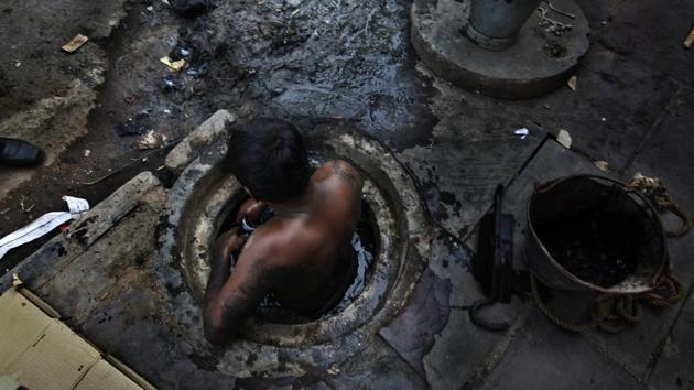 Delhi chief minister Arvind Kejriwal resolved on Tuesday that his government would take all possible measures to eliminate the practice of manual scavenging.(HT Photo)