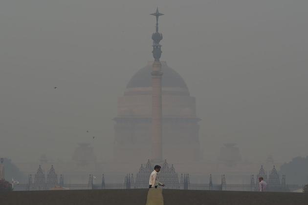The Rashtrapati Bhawan as seen through the lens capturing the toxic smog (AFP)