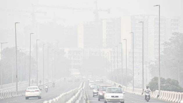 The Air Quality Index in Anand Vihar was 999 on the morning after Diwali(Sanchit Khanna/HT Photo)