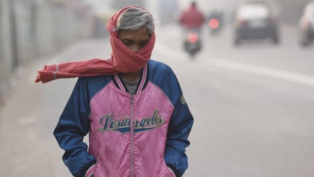 Delhi’s air quality was recorded as “hazardous” and “severe” at several places on Thursday, as residents continued to burst firecrackers long after the two-hour deadline set by the Supreme Court for Wednesday. This followed a tamer Tuesday and day-time Wednesday, when sunny skies and noticeably clearer air were felt in the capital. (Sanchit Khanna / HT Photo)