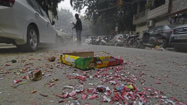 Most cities across the country failed to enforce the Supreme Court order to burst firecrackers only within a two-hour window.(Sanchit Khanna/HT PHOTO)