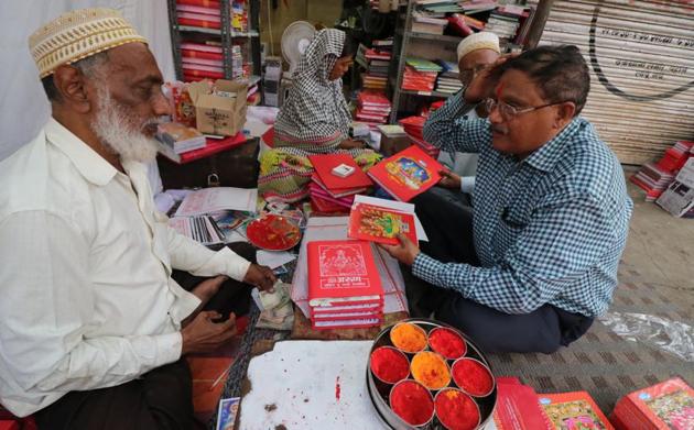 People buying new account books on the occasion of Dhanteras at Bohriwadi, Ravivar peth. Dhanteras is the worship of lord Dhanvantari. Lord Dhanvantari, according to Hinduism, emerged during samudra manthan, holding a kalash full of amrit in one hand and the sacred text about ayurveda in the other hand. He is considered to be the vaidya of Gods (Photo by Rahul Raut/HT PHOTO) People buying new account books on the occasion of Dhanteras at Bohriwadi, Ravivar peth. Dhanteras is the worship of lord Dhanvantari. Lord Dhanvantari, according to Hinduism, emerged during samudra manthan, holding a kalash full of amrit in one hand and the sacred text about ayurveda in the other hand. He is considered to be the vaidya of Gods (Photo by Rahul Raut/HT PHOTO)