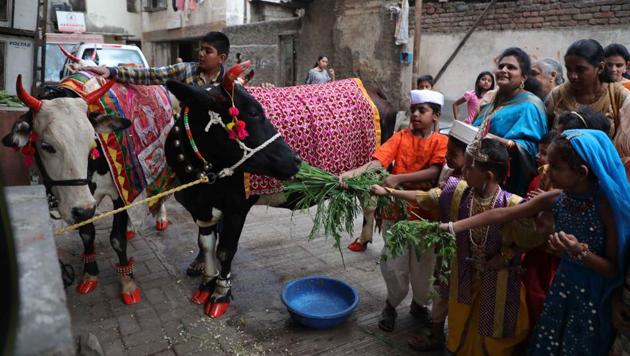 Children enjoying Vasu Baras the first day of Diwali celebrations in Maharashtra at Kasba Peth. It is observed on the 12th day of the waning phase of the moon( ie the krishna paksha) of Ashwin month as per the traditional Marathi calendar. This festival is dedicated to the worship of cows. (Rahul Raut/HT PHOTO) Children enjoying Vasu Baras the first day of Diwali celebrations in Maharashtra at Kasba Peth. It is observed on the 12th day of the waning phase of the moon( ie the krishna paksha) of Ashwin month as per the traditional Marathi calendar. This festival is dedicated to the worship of cows. (Rahul Raut/HT PHOTO)
