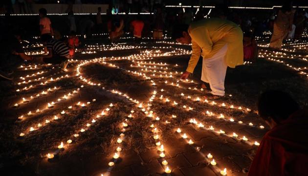 People celebrate Deepotsav at Shanivar Wada. (Rahul Raut/HT PHOTO) People celebrate Deepotsav at Shanivar Wada. (Rahul Raut/HT PHOTO)