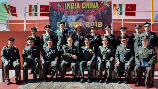 Army officials and Chinese People's Liberation Army troops pose for a group photograph during a high-level meeting organised by the Indian Army at Bumla, near Tawang district of Arunachal Pradesh.(PTI)
