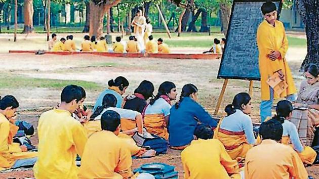 Kala Bhavan, the fine arts school of Visva-Bharati university, is credited with introducing in India an all-inclusive visual culture, combining various forms of fine arts with crafts and blending realism with abstraction..(HT Photo) Kala Bhavan, the fine arts school of Visva-Bharati university, is credited with introducing in India an all-inclusive visual culture, combining various forms of fine arts with crafts and blending realism with abstraction..(HT Photo)