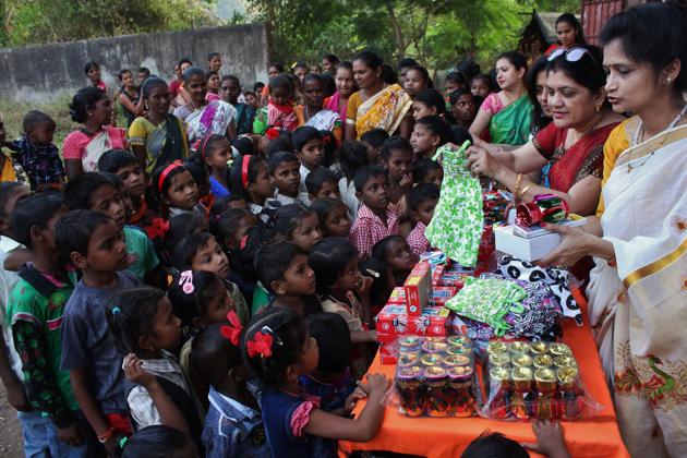 Children from Pachvadpada village, around 3km from Thane, get ready to begin school closer home.(HT Photo)