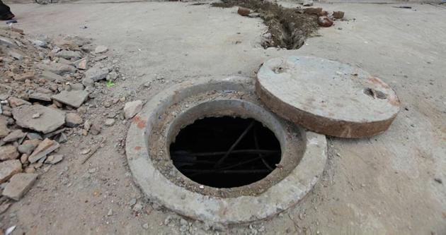 Though locals said that it was a septic tank in which the boy fell, the police said that the child fell into an uncovered manhole (representative picture) (HT File Photo) Though locals said that it was a septic tank in which the boy fell, the police said that the child fell into an uncovered manhole (representative picture) (HT File Photo)