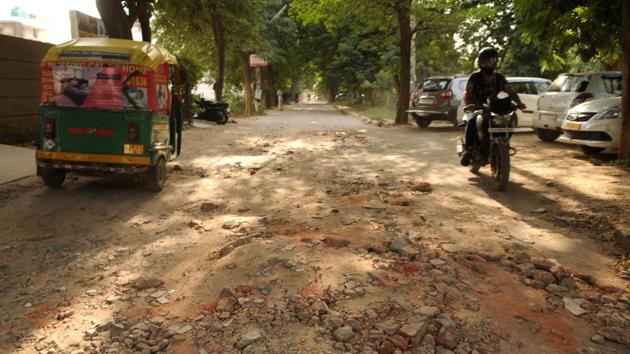 Commuters travelling on this stretch always have to encounter bumpy rides. (HT File Photo) Commuters travelling on this stretch always have to encounter bumpy rides. (HT File Photo)