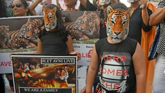 A protest in Andheri against the shoot-at-sight order for T-1.(Satyabrata Tripathy/HT File Photo)