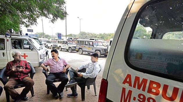 Many hearse drivers are members of the All Ambulance Operators Welfare Association. Nearly 150 hearses and ambulances are available outside Delhi’s AIIMS and Safdarjung Hospital. (Sanjeev Verma/HT Photo) Many hearse drivers are members of the All Ambulance Operators Welfare Association. Nearly 150 hearses and ambulances are available outside Delhi’s AIIMS and Safdarjung Hospital. (Sanjeev Verma/HT Photo)