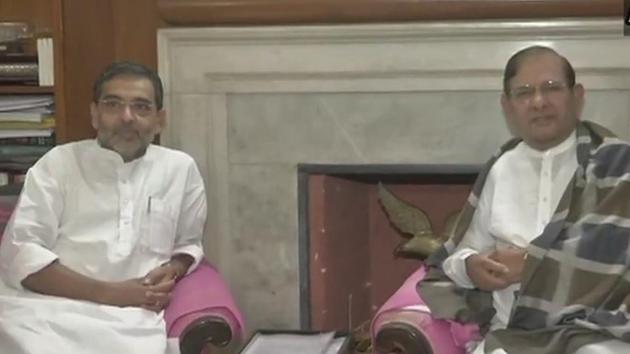 RLSP chief and Union minister Upendra Kushwaha met Loktantrik Janata Dal leader Sharad Yadav in New Delhi on Monday, November 12, 2018.(Photo Credit: ANI Twitter) RLSP chief and Union minister Upendra Kushwaha met Loktantrik Janata Dal leader Sharad Yadav in New Delhi on Monday, November 12, 2018.(Photo Credit: ANI Twitter)