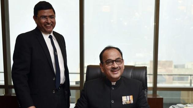 An inquiry report on ousted CBI director Alok Verma was submitted to the Supreme Court, prompting the judges to defer the case to Friday. The top court had earlier given the Central Vigilance Commission, which was probing corruption charges against Verma, two weeks to submit its report. The deadline ended on Sunday. (Ravi Choudhary / HT Archive) An inquiry report on ousted CBI director Alok Verma was submitted to the Supreme Court, prompting the judges to defer the case to Friday. The top court had earlier given the Central Vigilance Commission, which was probing corruption charges against Verma, two weeks to submit its report. The deadline ended on Sunday. (Ravi Choudhary / HT Archive)