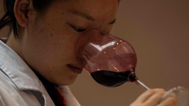 A sommelier samples wine at the Ao Yun vineyards. The smooth full-bodied blend of Cabernet Sauvignon and Cabernet Franc has surprised many wine lovers. Only 2,000 cases are produced per year and are sold in China, other Asian countries, the United States and Europe. (Fred Dufour / AFP) A sommelier samples wine at the Ao Yun vineyards. The smooth full-bodied blend of Cabernet Sauvignon and Cabernet Franc has surprised many wine lovers. Only 2,000 cases are produced per year and are sold in China, other Asian countries, the United States and Europe. (Fred Dufour / AFP)