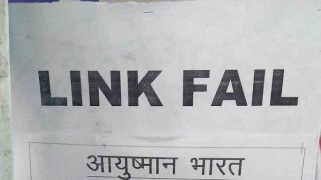 A Notice for Ayushman Bharat Golden card Likn fail at PMCH in Dhanbad (Bijay/ HT Photo) A Notice for Ayushman Bharat Golden card Likn fail at PMCH in Dhanbad (Bijay/ HT Photo)