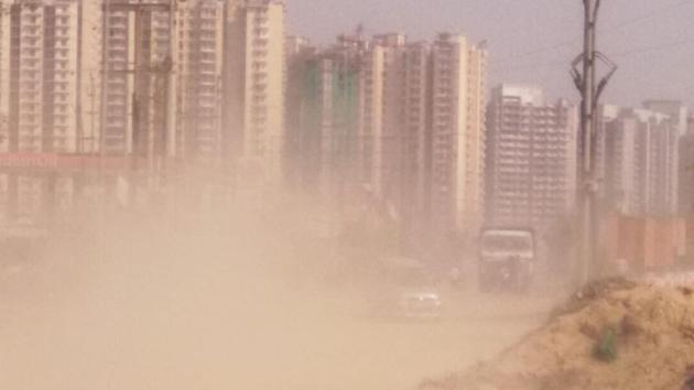 PM2.5 levels are at least seven times higher than the prescribed standard in Noida, Greater Noida and Ghaziabad.(HT FIle Photo)