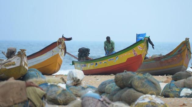 As severe cyclonic storm Gaja heads to Tamil Nadu coast, the weather office has warned fishermen against venturing into the Bay of Bengal until Thursday.(AFP)