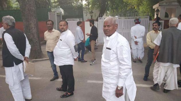 Ticket aspirants for Rajasthan assembly election line up outside Congress' Delhi office as the party senior leadership decides on candidates, November 9, 2018. (HT Photo) Ticket aspirants for Rajasthan assembly election line up outside Congress' Delhi office as the party senior leadership decides on candidates, November 9, 2018. (HT Photo)