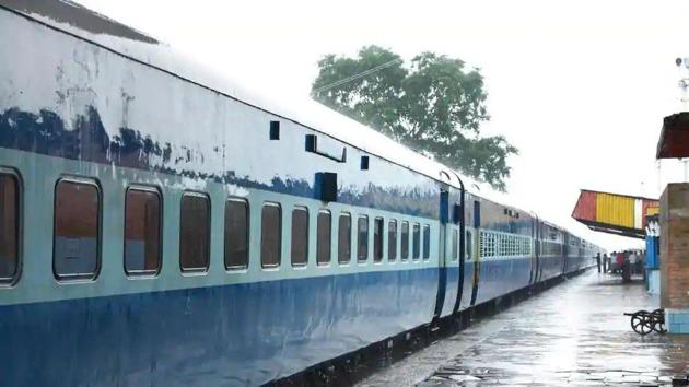 The Canadian tourist attempted to get down from the moving train and caught hold of side bar at the entrance of the compartment but could not get down safely and was dragged on platform and got badly injured (HT File Photo) The Canadian tourist attempted to get down from the moving train and caught hold of side bar at the entrance of the compartment but could not get down safely and was dragged on platform and got badly injured (HT File Photo)