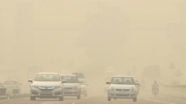 Four violators were fined ₹20,000 each for open burning of waste, seven challans of ₹1,60,000 each were issued against builders carrying out unauthorised construction activities (HT File Photo) Four violators were fined ₹20,000 each for open burning of waste, seven challans of ₹1,60,000 each were issued against builders carrying out unauthorised construction activities (HT File Photo)