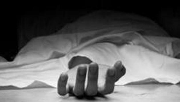 Two elderly sisters were found to be living with the dead body of the younger sibling’s husband in their house in Munshi Ghat area of Varanasi.(HT File Photo)