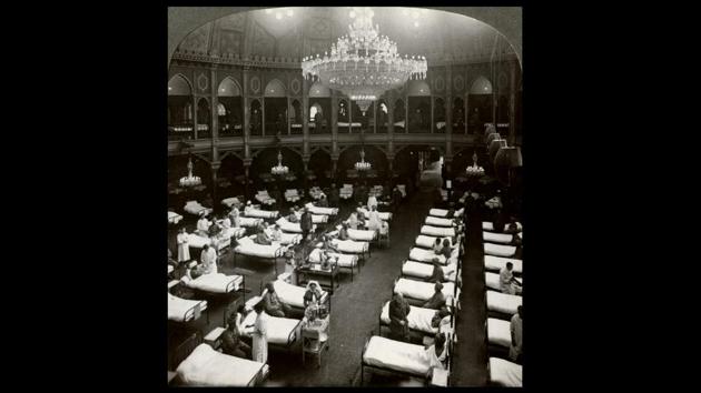 The makeshift hospital in the Brighton dome,treating injured soldiers. Of the 1.4 million men that were engaged in the WW1, most of who were recruited from impoverished peasant families and dispatched to strange foreign lands without any training to take on the best fighting machine in the world- the German army; 74,000 lost their lives between 1914 and 1921, while 64, 350 were wounded till 1919. (The Print Collector / Alamy Stock Photo) 