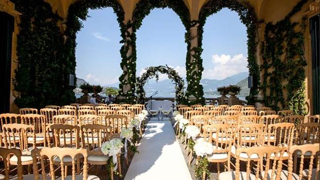 Only a few people from the film industry have been invited to the wedding. Film directors Farah Khan and Sanjay Leela Bhansali will be present for the wedding.